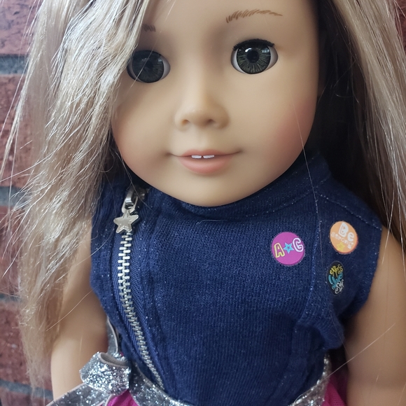 American Girl Doll Isabelle with accessories - Picture 2 of 8